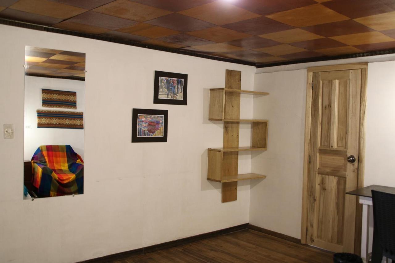 Hospedaje Los Ponchos Otavalo Eksteriør bilde